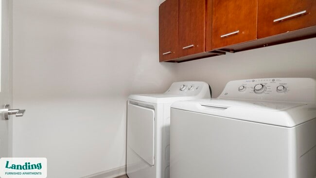 Building Photo - 900 E Six Forks Rd