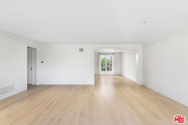 Building Photo - 9565 Charleville Blvd