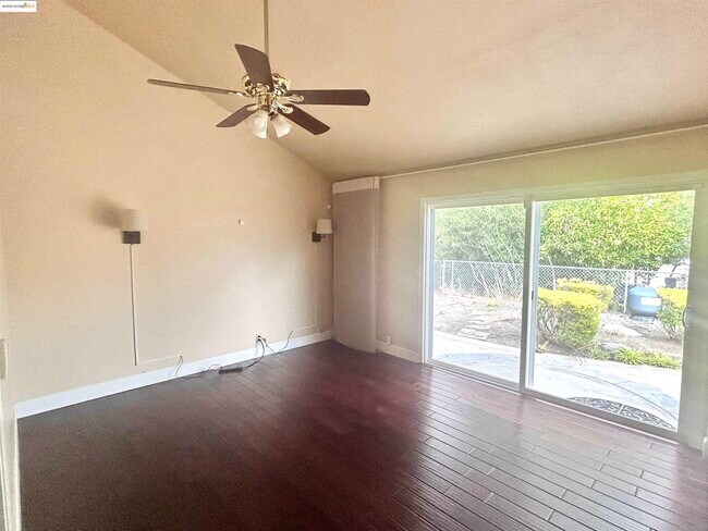 Building Photo - 516 Webster Dr