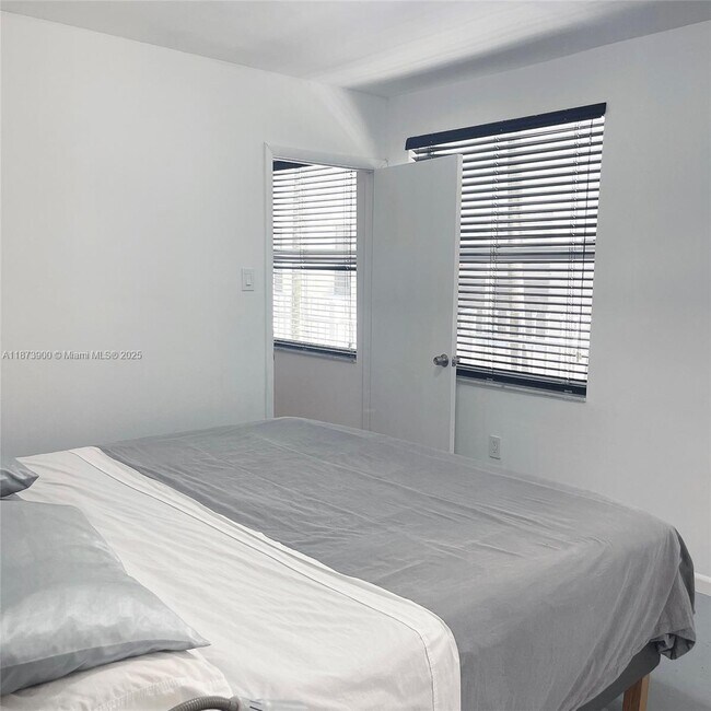 Building Photo - 1550 Drexel Ave