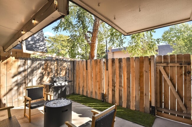 Building Photo - 7995 E Mississippi Ave