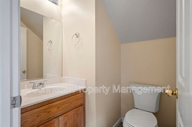 Building Photo - 516 Carrigane Way