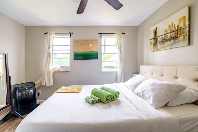 Building Photo - 605 Dennison Ave