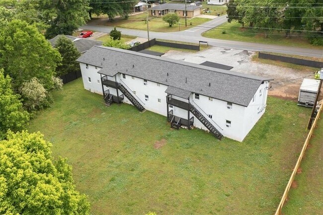 Building Photo - 610 N College Dr