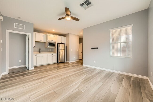 Building Photo - 5990 Viscaya Grv St