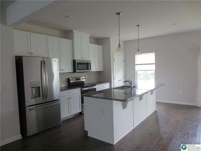 Building Photo - 2407 Cook Dr