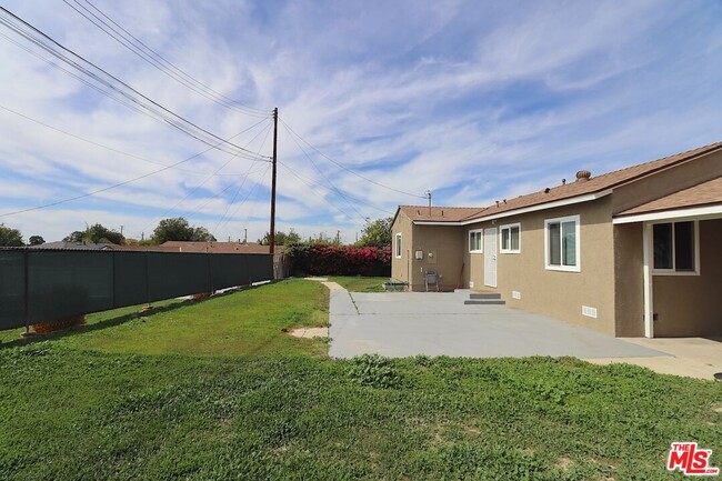 Building Photo - 14908 Steprock Dr