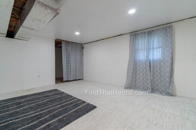 Building Photo - Freshly Painted, Pet-Friendly, Off-Street Parking, Walk to Carlisle HS!
