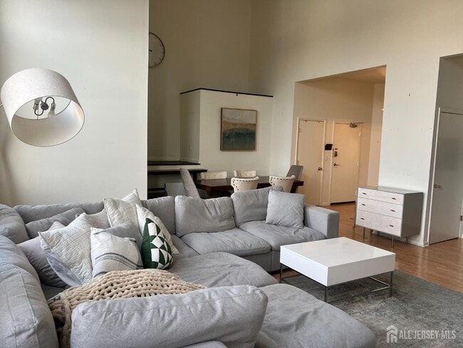 Building Photo - 9/11 New St