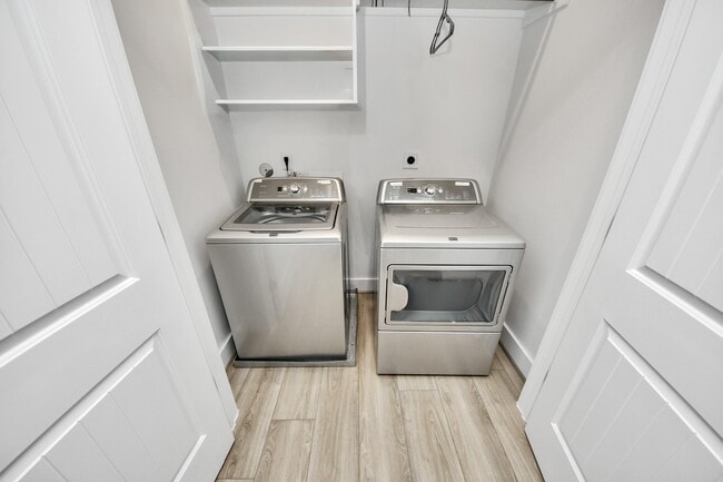 Building Photo - 2007 Briley St