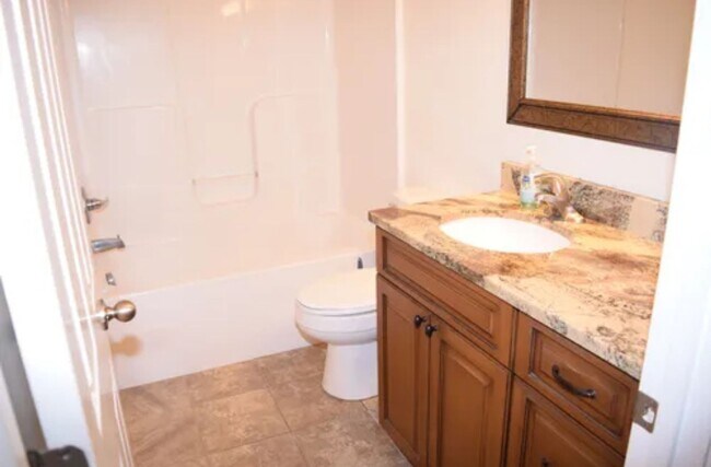 Building Photo - Charming, Partially Furnished Cottage-Style Home Near Catawba Hospital – Available Now!