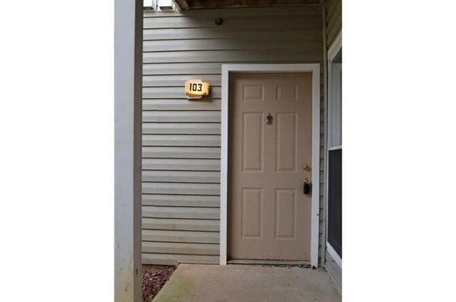 Building Photo - Room in Condo on Collegiate Cir