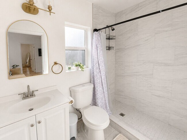 Building Photo - NEW UNIT! Be the First to Live in This Brand-New Fully Furnished ADU