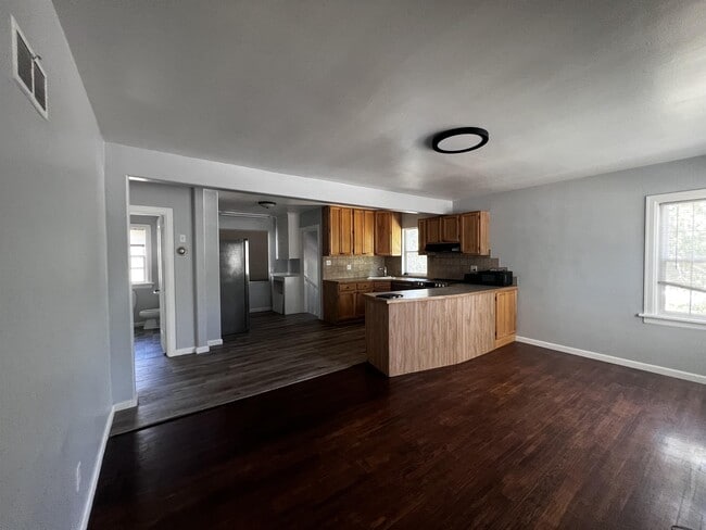 Primary Photo - 2127 3rd Ave N