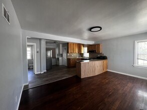Building Photo - 2127 3rd Ave N