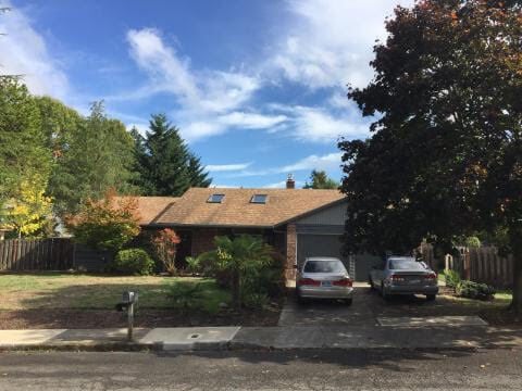 Building Photo - 10536 SW 43rd Ave