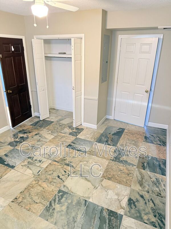 Building Photo - 121 Chipwood Ln