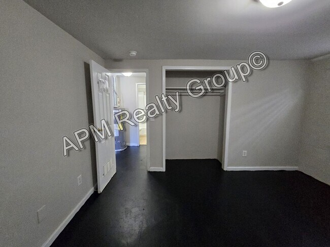 Building Photo - Updated two bedroom - Harden St.