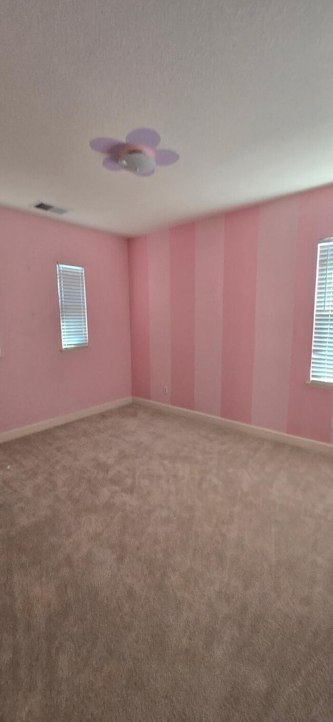 Building Photo - Elegant 4 Bedroom 4 Bath Mountain House So...