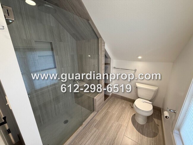 Building Photo - Fully Updated House Available Now, Office,...