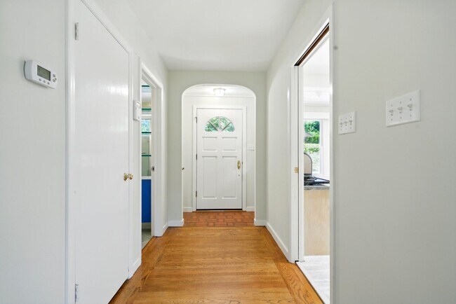 Building Photo - Gorgeous 4 bedroom home in Greenbrae with ...