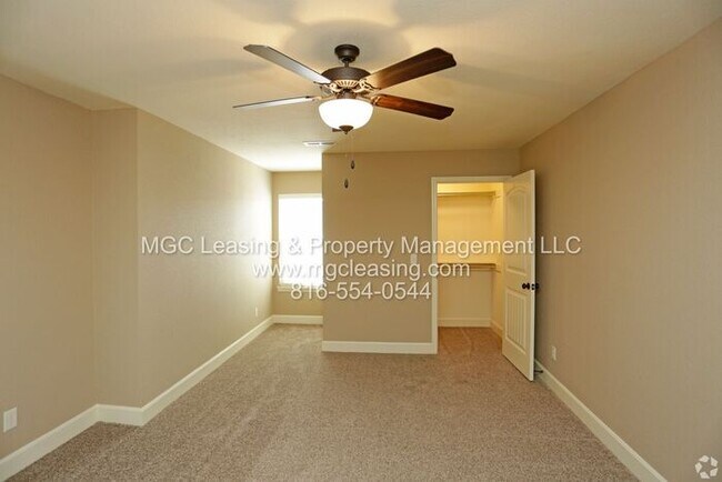 Building Photo - Eagle Creek Townhome - only interior townhome available now!