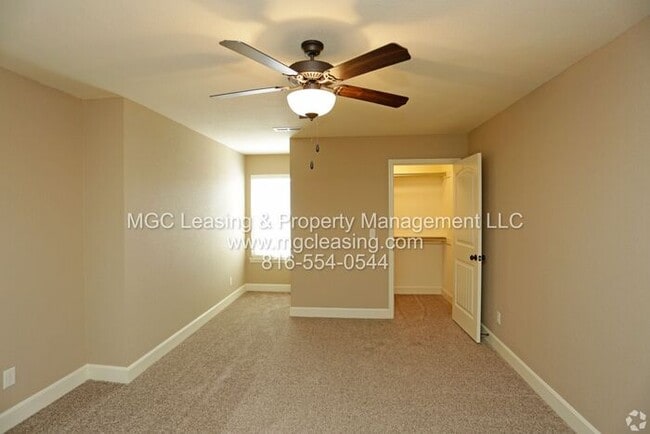 Building Photo - Eagle Creek Townhomes - Interior townhome - Ready now for move in!