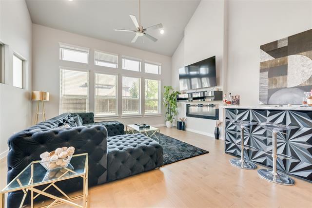 Building Photo - 211 Coyote Creek Dr