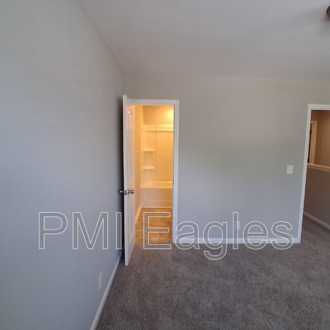 Building Photo - 150 Davis Rdg Ln