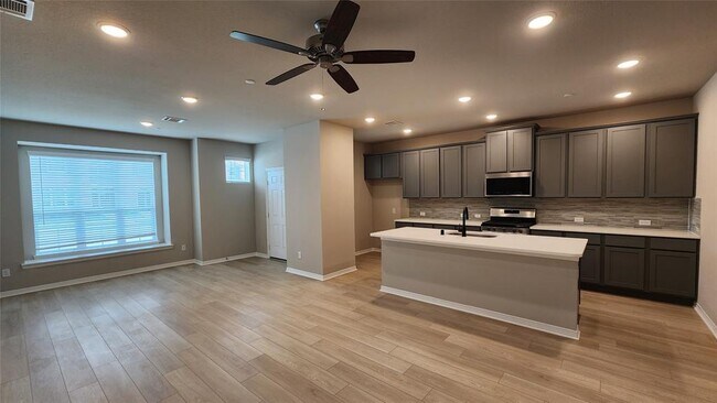 Building Photo - 8009 Scanlan Trl