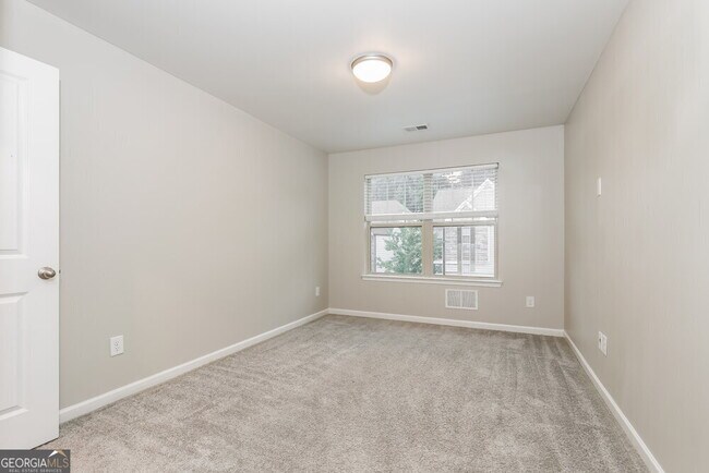 Building Photo - 3949 Lake Manor Way