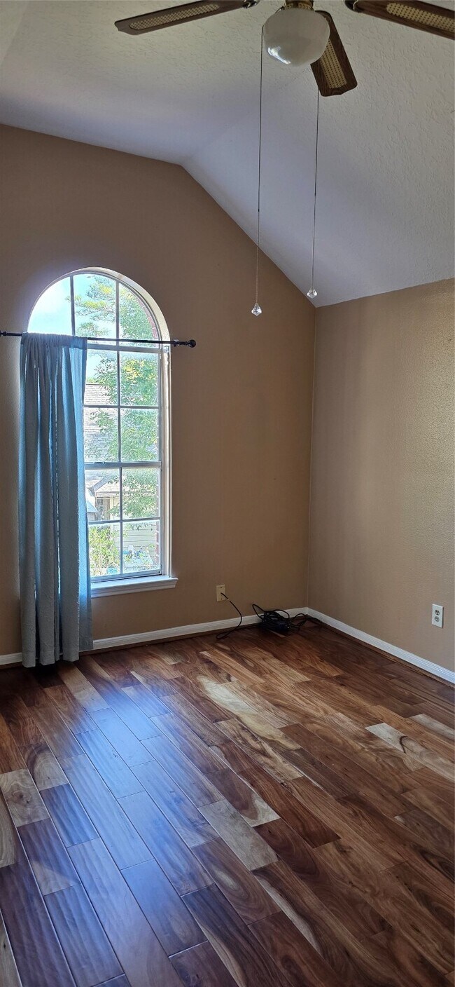 Building Photo - 14810 Charlmont Dr