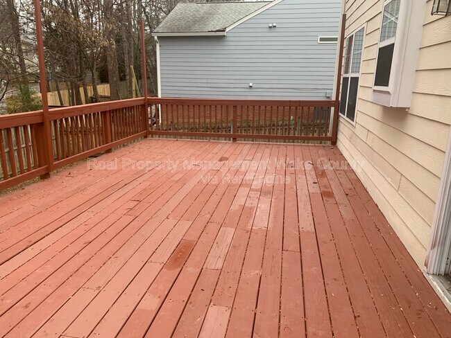 Building Photo - 400 Brierridge Dr