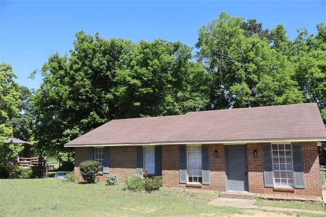 Building Photo - 605 Plantation Way