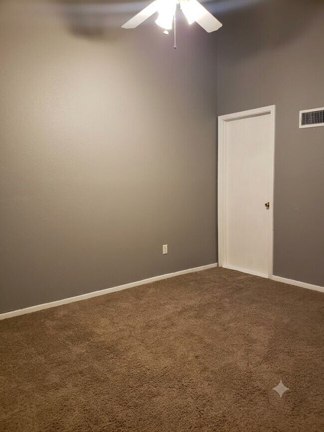 Building Photo - 17010 Pastoria Dr