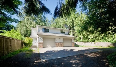 Building Photo - Spacious Townhome with Private Yard Near Lake Stevens!