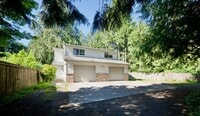 Building Photo - Spacious Townhome with Private Yard Near Lake Stevens!
