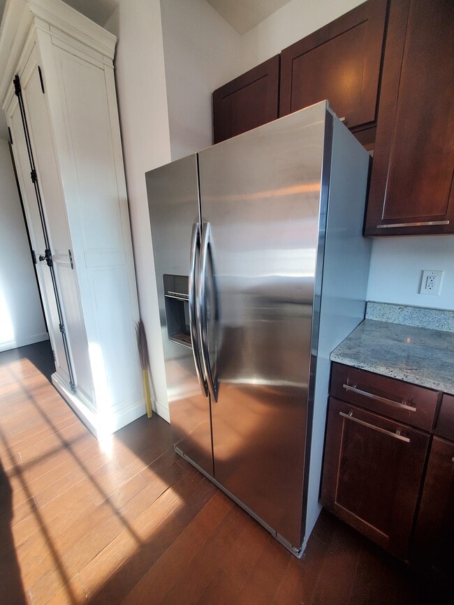 Building Photo - 48 Water St