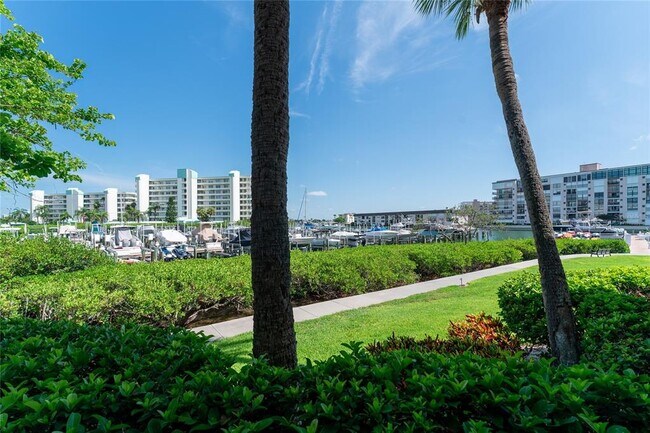 Building Photo - 7907 Sailboat Key Blvd S
