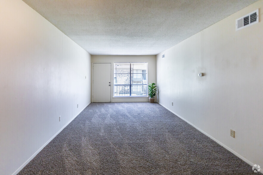 2 BR, 1.5 BA - 850SF - Rangepark Apartments