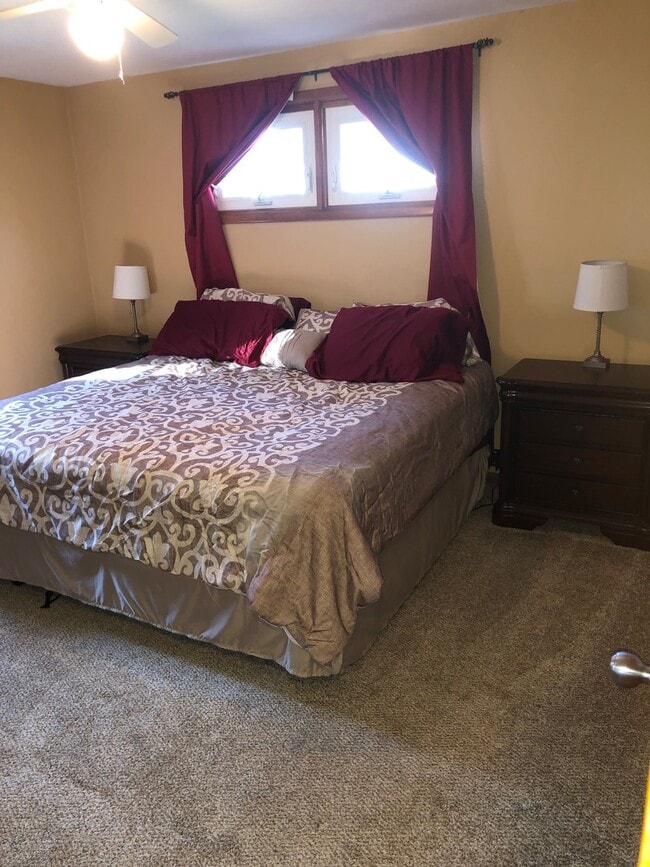 Building Photo - Beautiful 3 Bedroom Home For Rent in Millcreek!