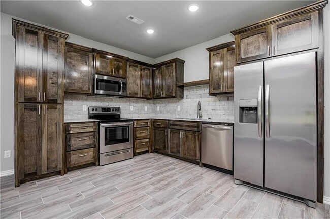 Building Photo - 1903 Azlin Pl