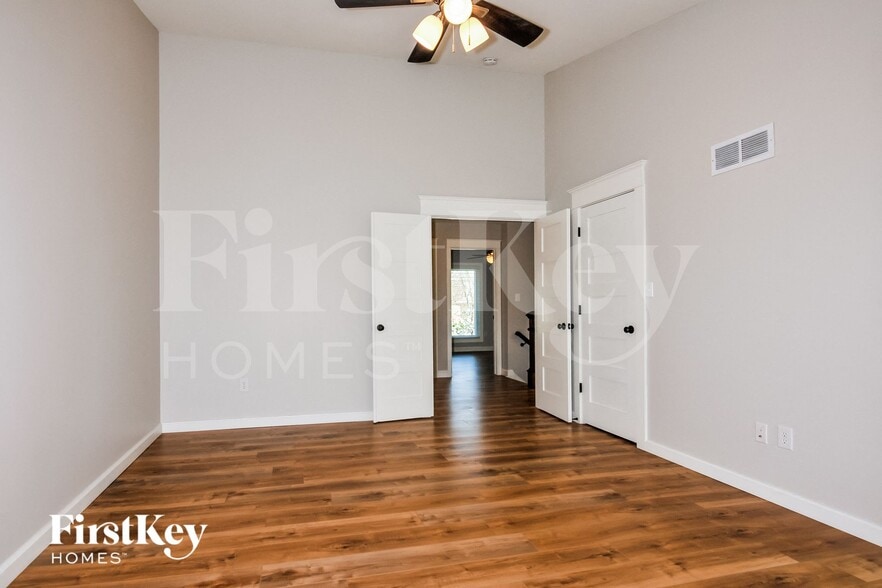 Building Photo - 11 Savoy Dr