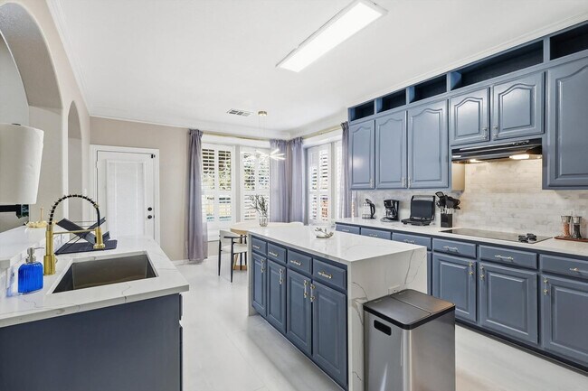 Building Photo - 4843 Golfside Dr