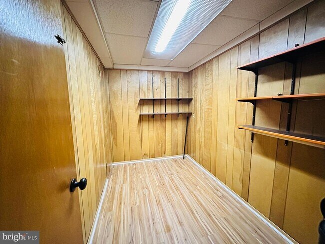 Building Photo - 813 Arnold St