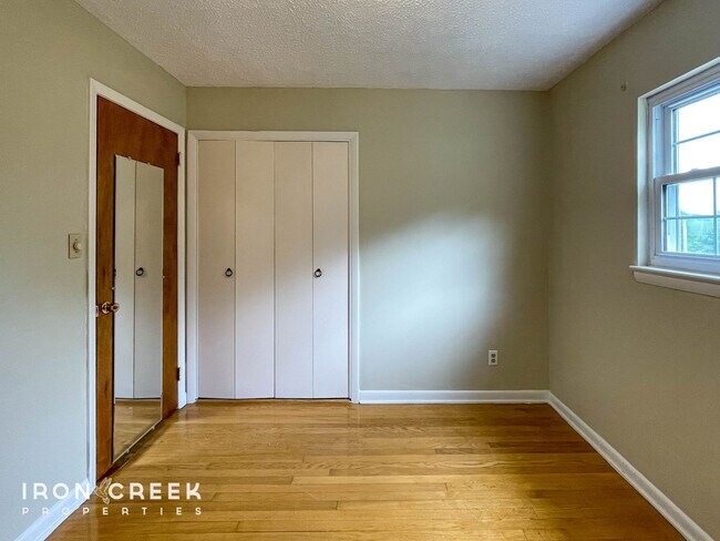 Building Photo - Spacious Three-Bedroom on a Beautiful Lot ...