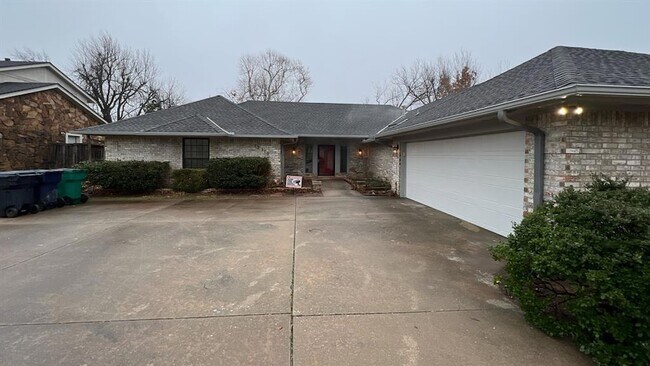 Building Photo - 12510 Maple Ridge Rd