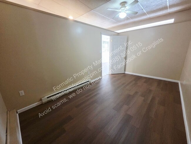 Building Photo - 323 Hughes St