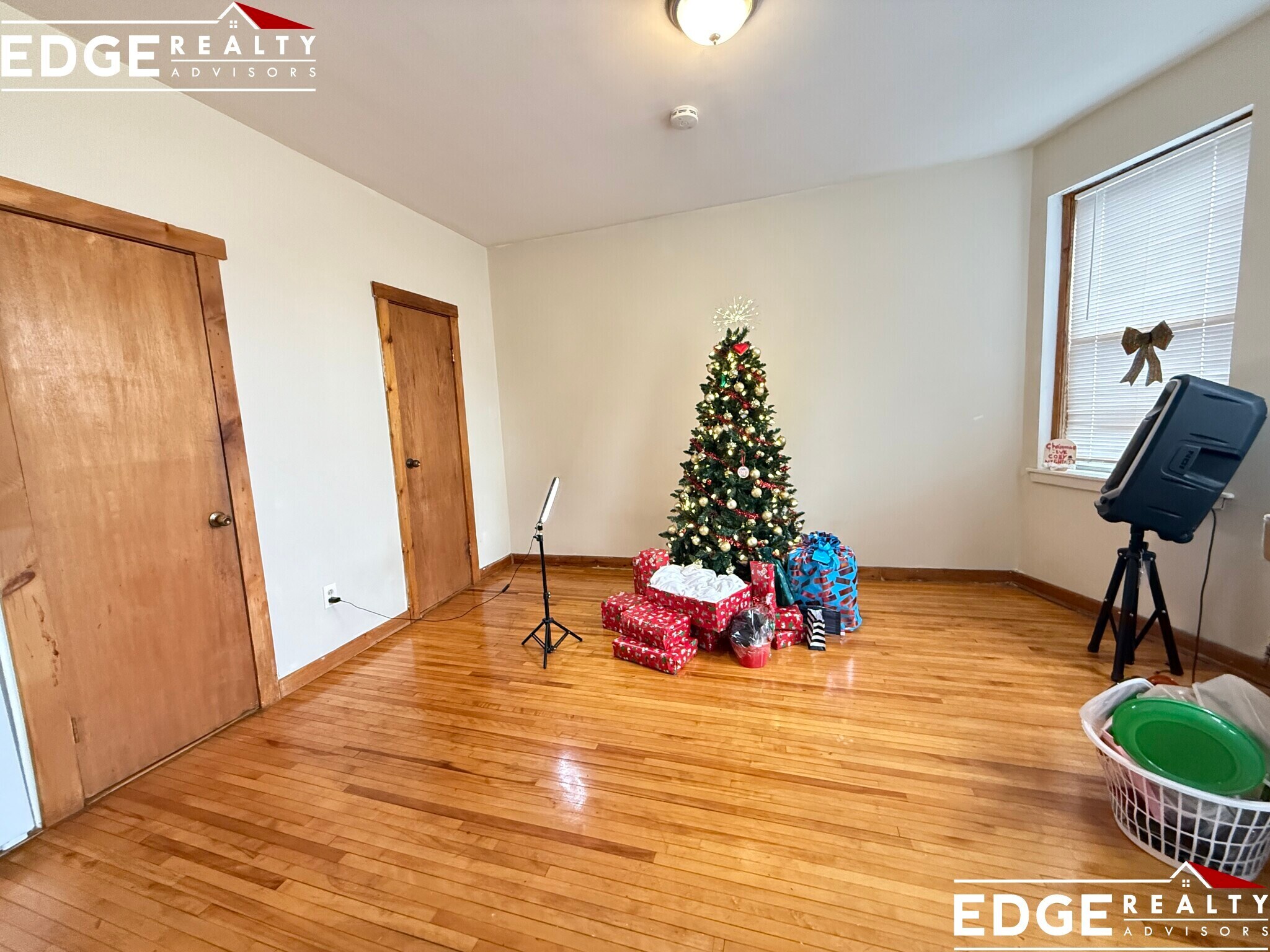 Building Photo - 160 Strathmore Rd