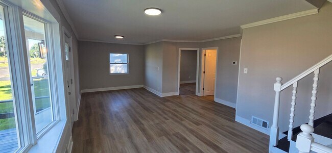 Building Photo - 1019 Green Ln
